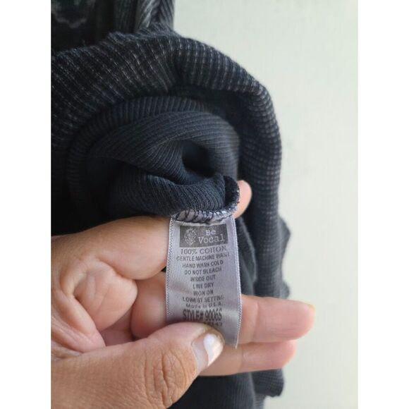 Vocal Fleur Charcoal Grey Rhinestone Embellishement Cotton Sharkbite Top Large - Picture 7 of 7